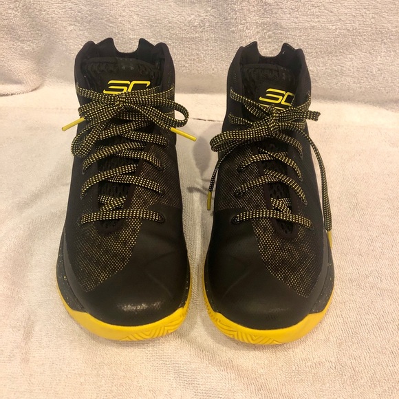 Under Armor basketball shoes - Picture 2 of 4